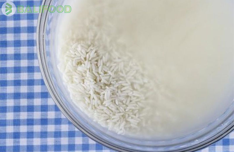 ngâm gạo trước khi nấu