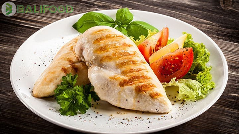 thanh-phan-calo-va-protein-trong-100g-uc-ga-luoc-7