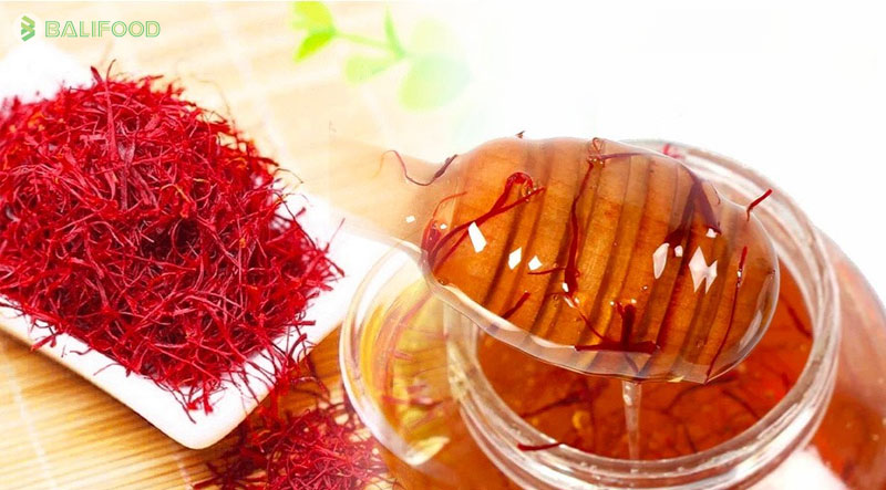 Nhuỵ hoa nghệ tây với mật ong: cách ngâm, công dụng và cách dùng hiệu quả