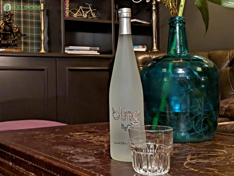 Review chai nước suối đắt nhất thế giới